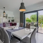 Pet Friendly In Novigrad * Novigrad (Istria)