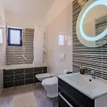 Pet Friendly In Novigrad Holiday home *