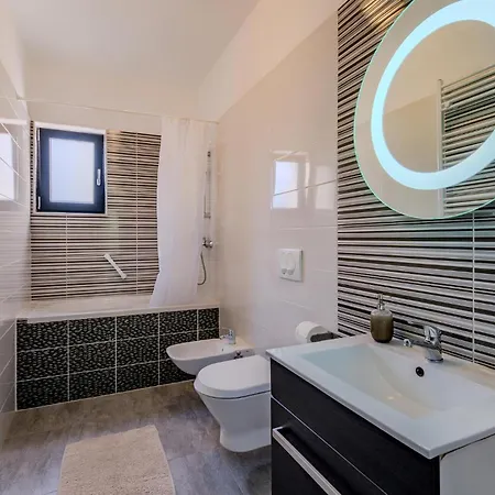 Pet Friendly In Novigrad Prázdninový dům *